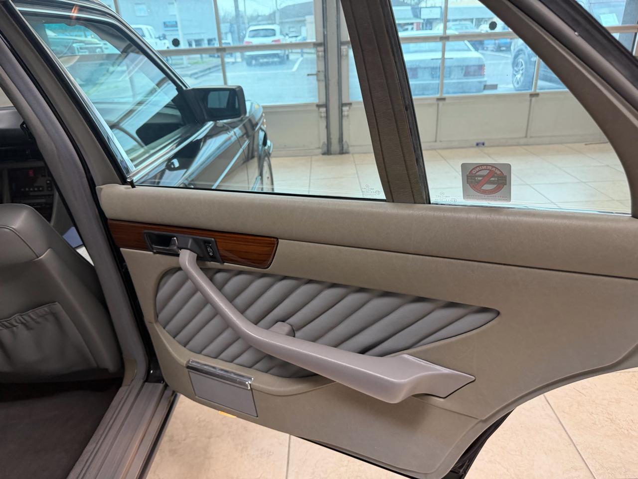 Mercedes-Benz 420 Series 4dr Sedan 420SEL 1990