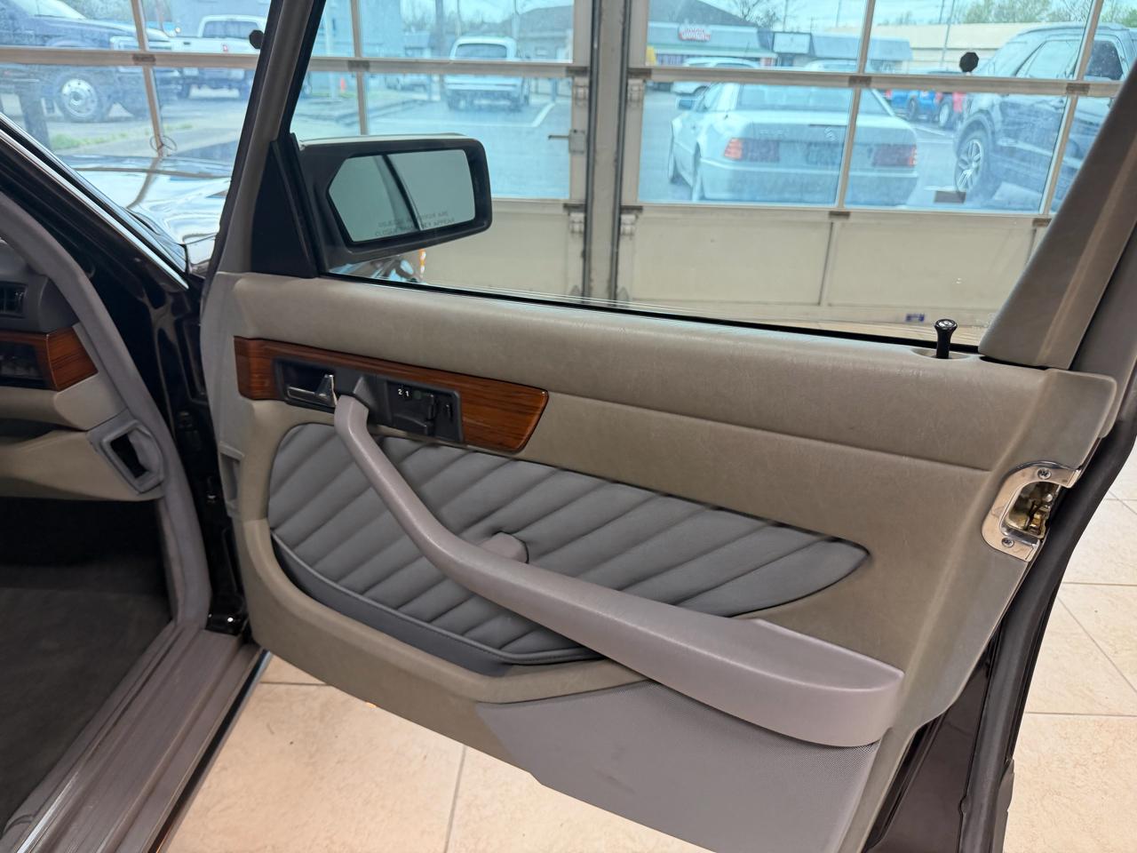 Mercedes-Benz 420 Series 4dr Sedan 420SEL 1990