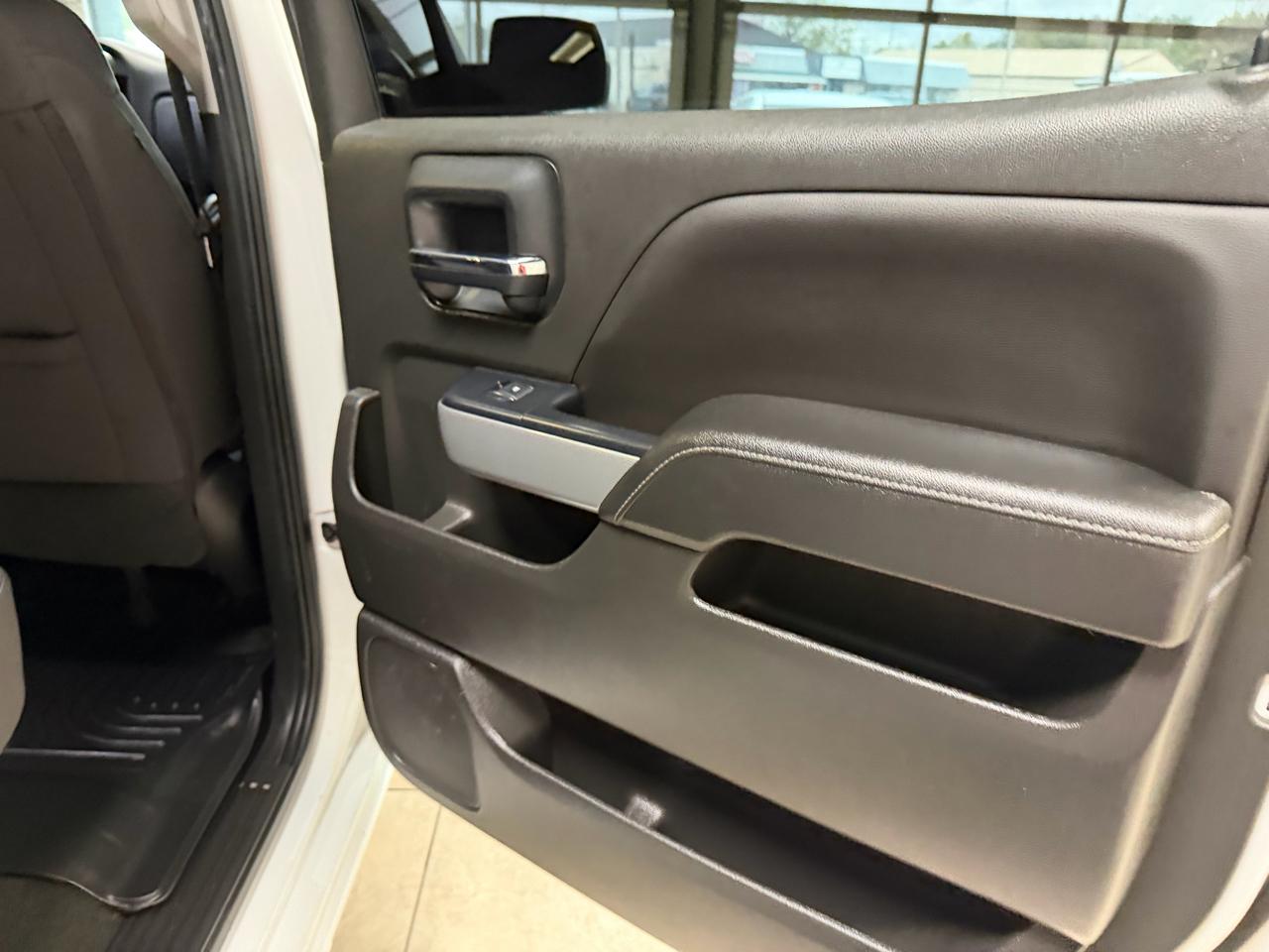 Chevrolet Silverado 1500 4WD Crew Cab 143.5" LT w/2LT 2018