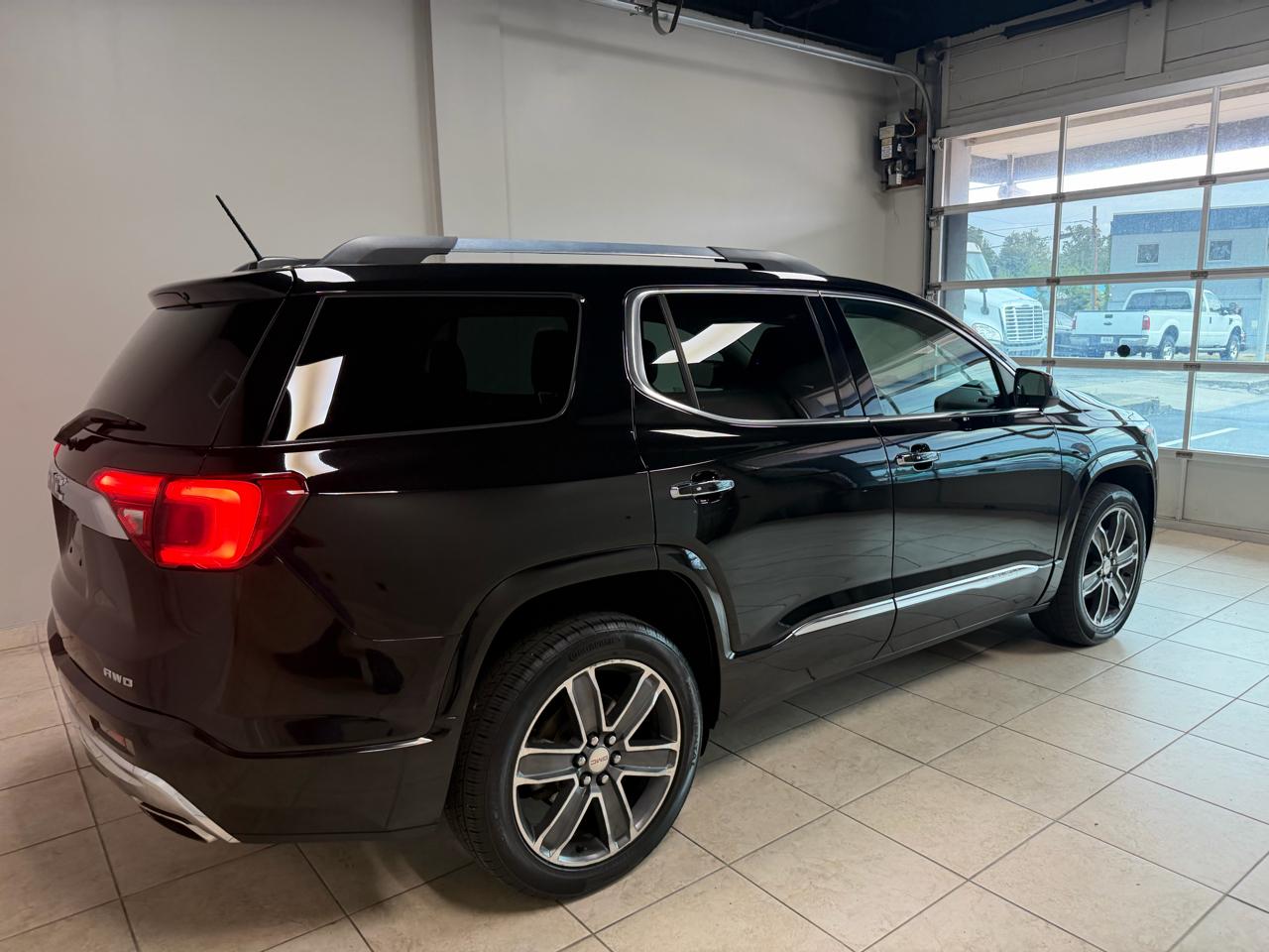 GMC Acadia AWD 4dr Denali 2017