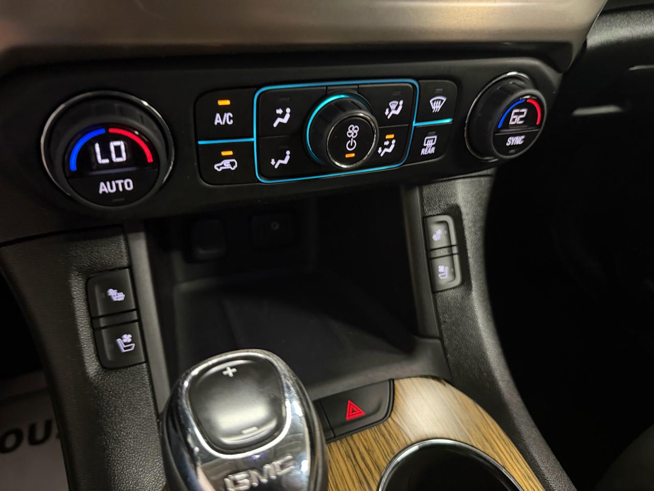 GMC Acadia AWD 4dr Denali 2017