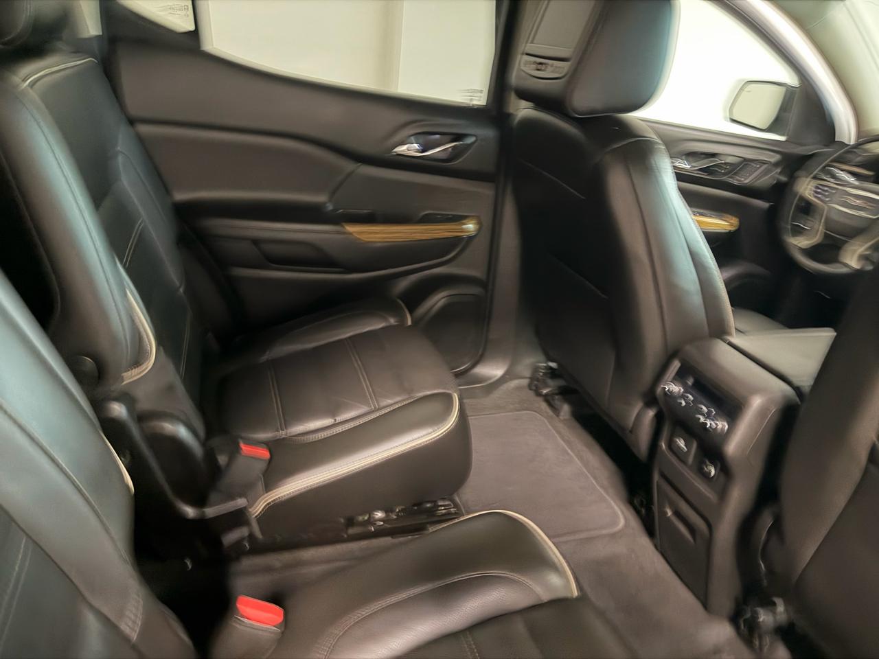 GMC Acadia AWD 4dr Denali 2017