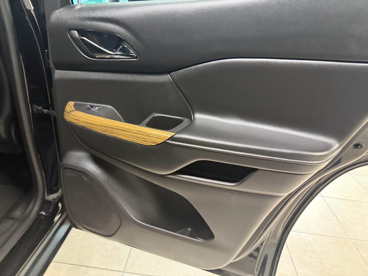 GMC Acadia AWD 4dr Denali 2017