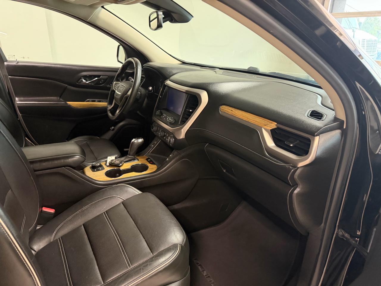 GMC Acadia AWD 4dr Denali 2017