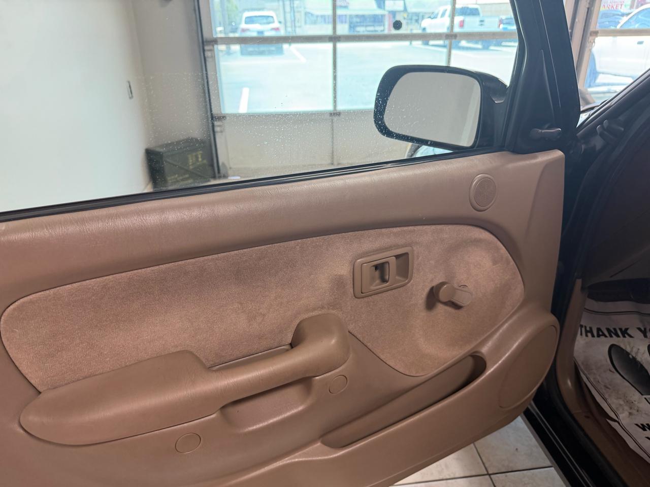 Toyota Tacoma Reg Cab Manual (Natl) 2002