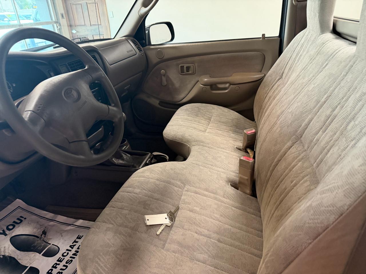 Toyota Tacoma Reg Cab Manual (Natl) 2002