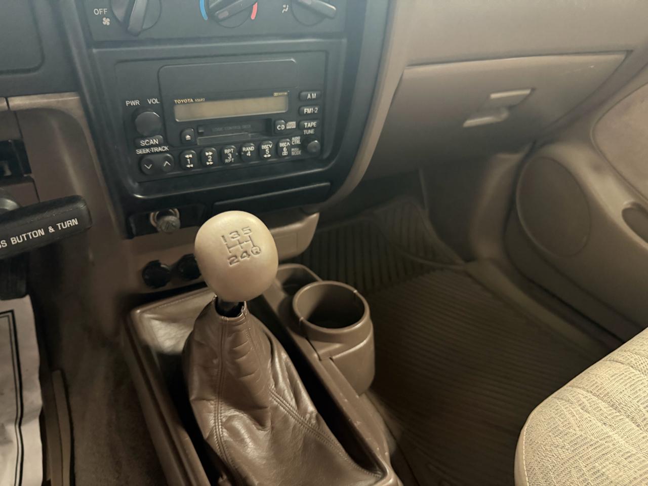 Toyota Tacoma Reg Cab Manual (Natl) 2002