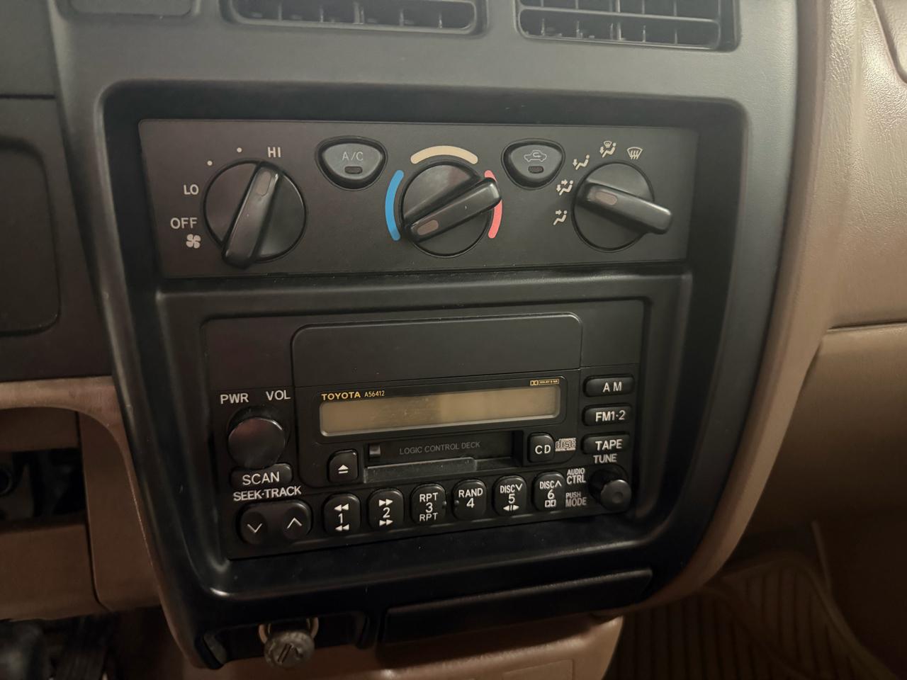 Toyota Tacoma Reg Cab Manual (Natl) 2002