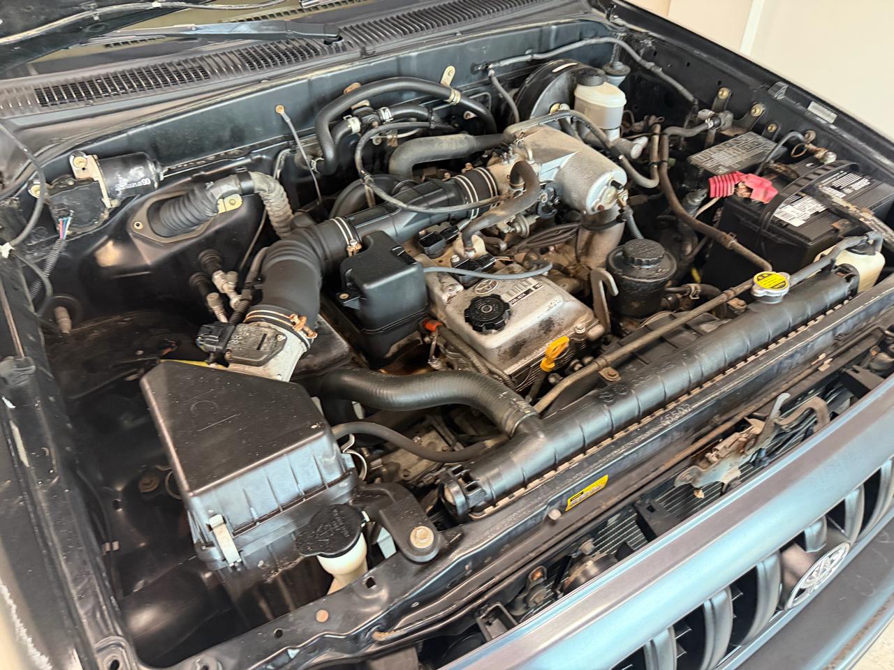 Toyota Tacoma Reg Cab Manual (Natl) 2002