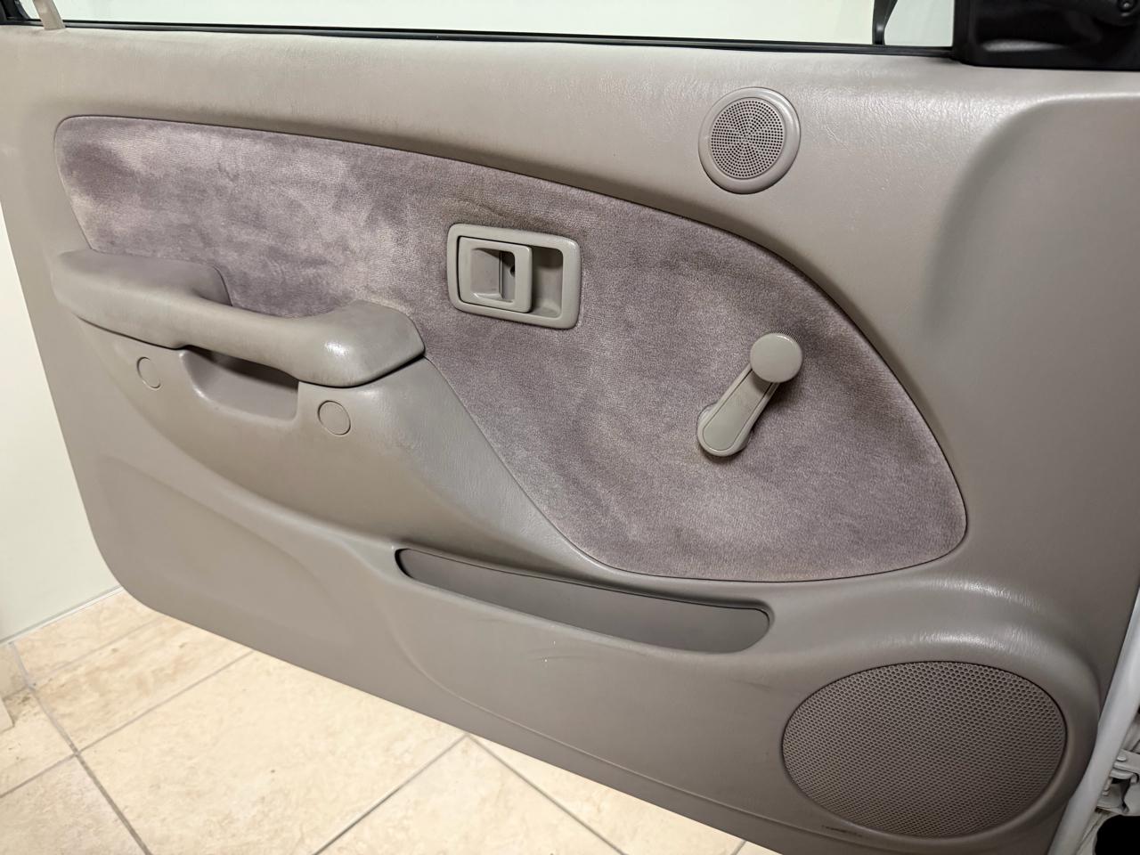 Toyota Tacoma Reg Cab Manual (Natl) 2002