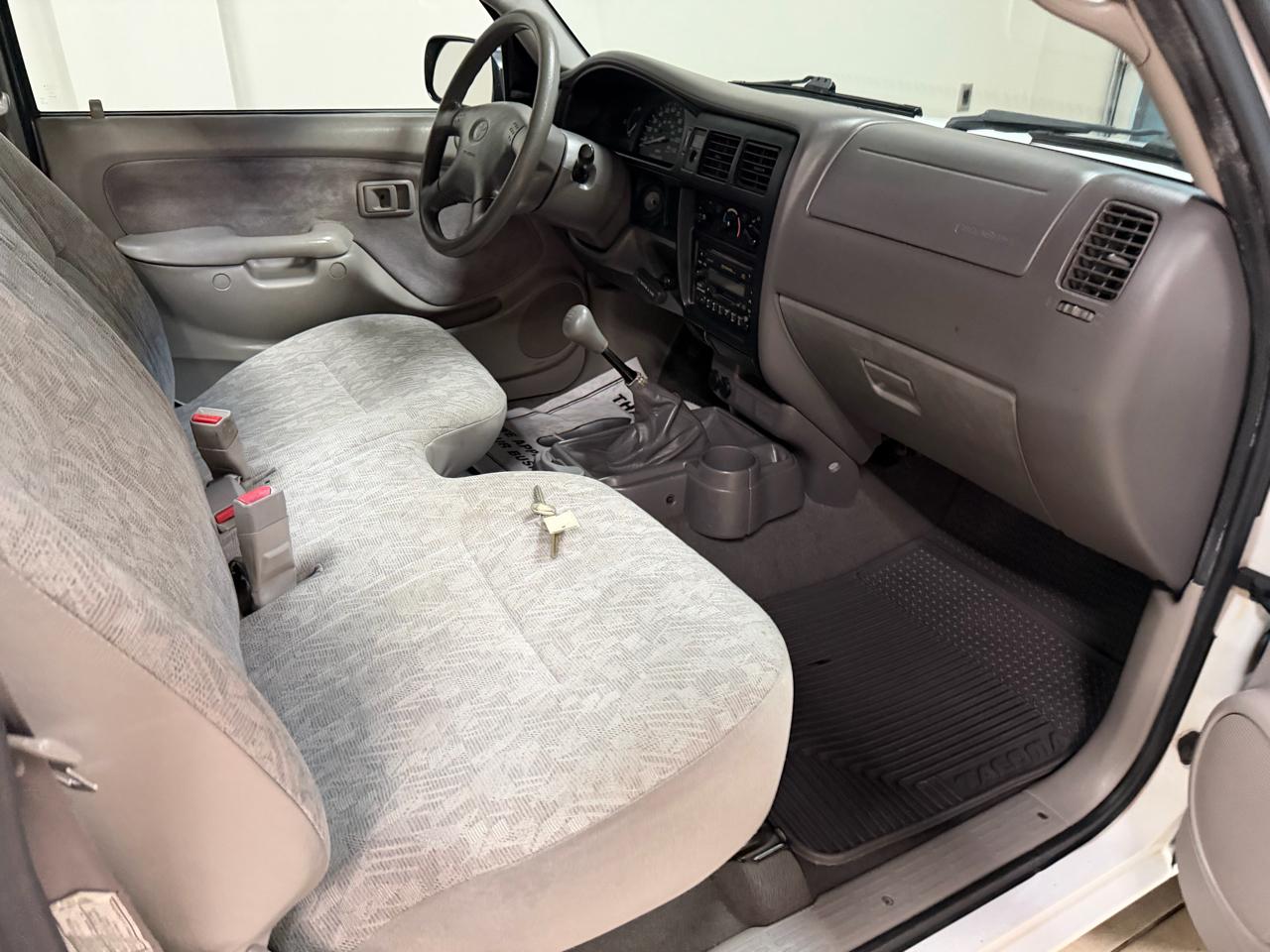 Toyota Tacoma Reg Cab Manual (Natl) 2002