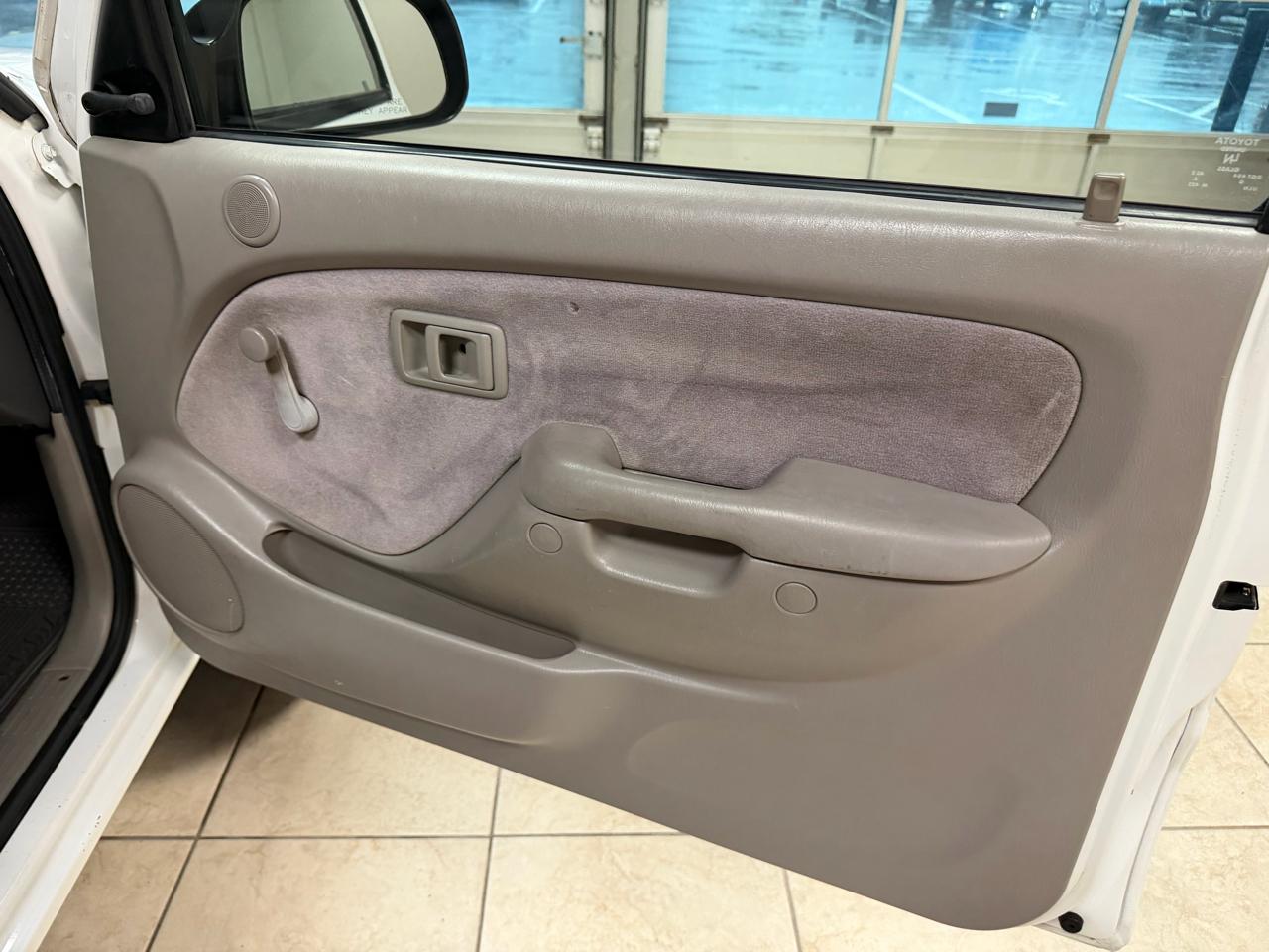 Toyota Tacoma Reg Cab Manual (Natl) 2002