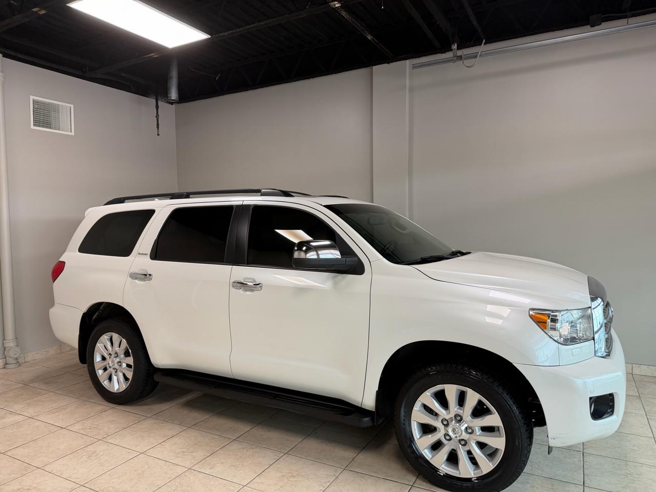 Toyota Sequoia 4WD LV8 FFV 6-Spd AT Platinum (Natl) 2011