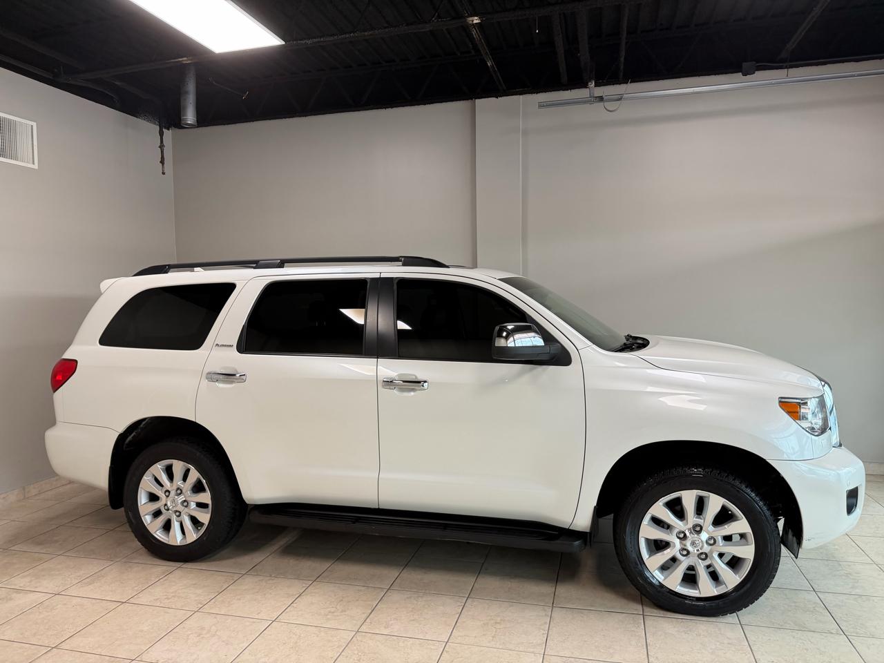 Toyota Sequoia 4WD LV8 FFV 6-Spd AT Platinum (Natl) 2011