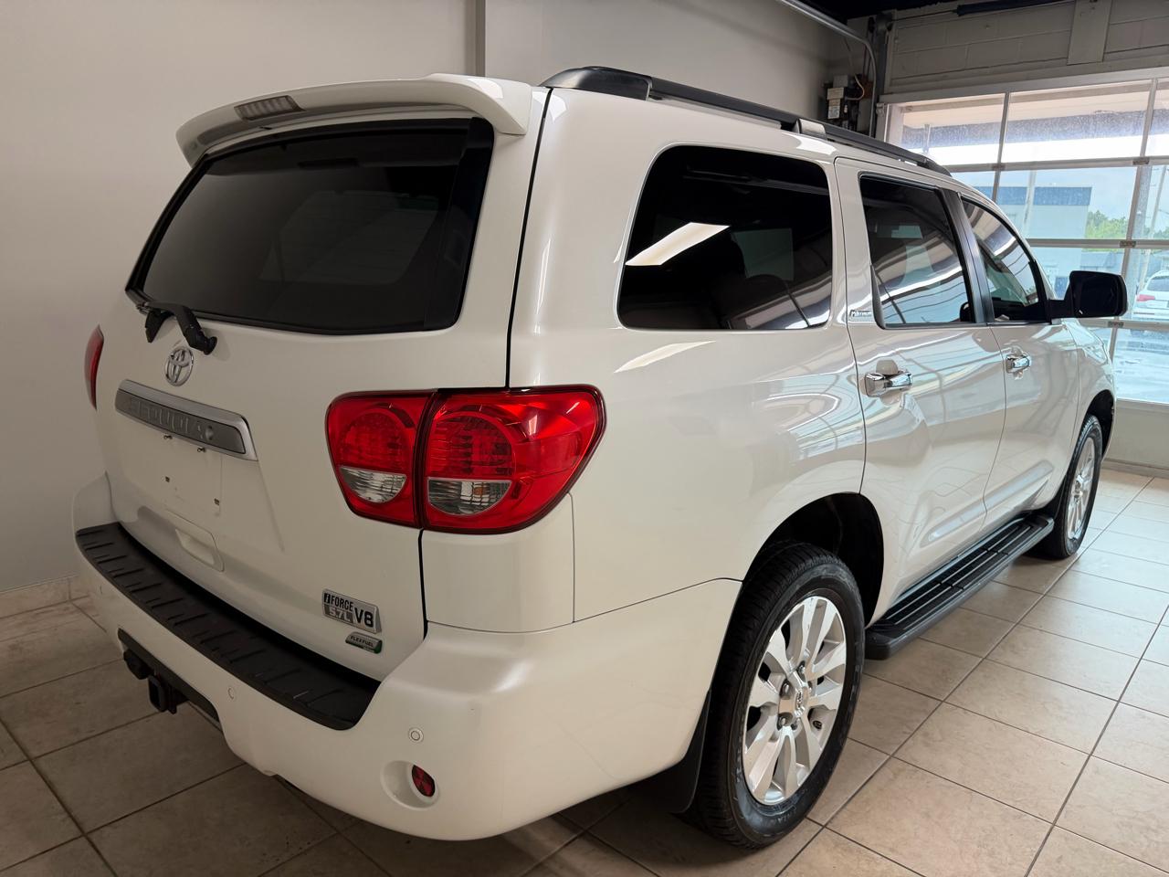 Toyota Sequoia 4WD LV8 FFV 6-Spd AT Platinum (Natl) 2011