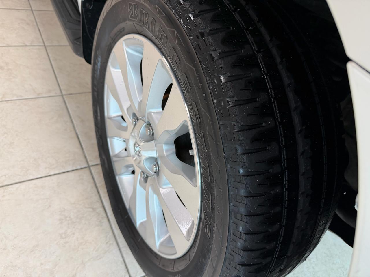 Toyota Sequoia 4WD LV8 FFV 6-Spd AT Platinum (Natl) 2011