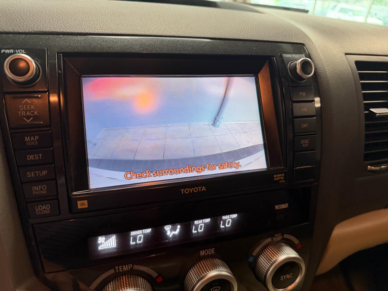 Toyota Sequoia 4WD LV8 FFV 6-Spd AT Platinum (Natl) 2011