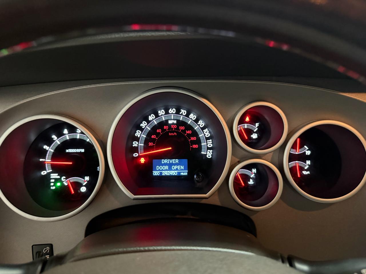 Toyota Sequoia 4WD LV8 FFV 6-Spd AT Platinum (Natl) 2011