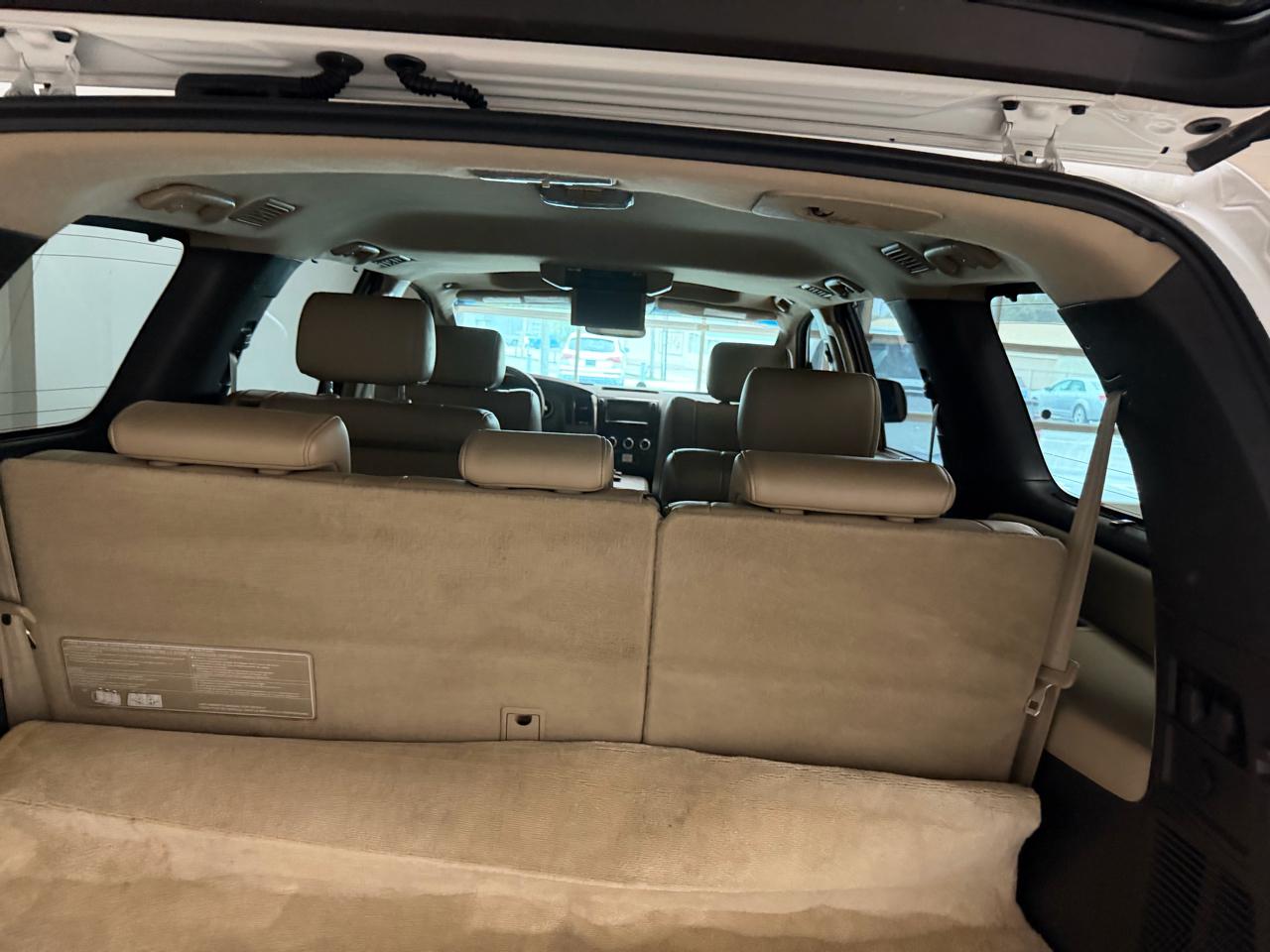 Toyota Sequoia 4WD LV8 FFV 6-Spd AT Platinum (Natl) 2011