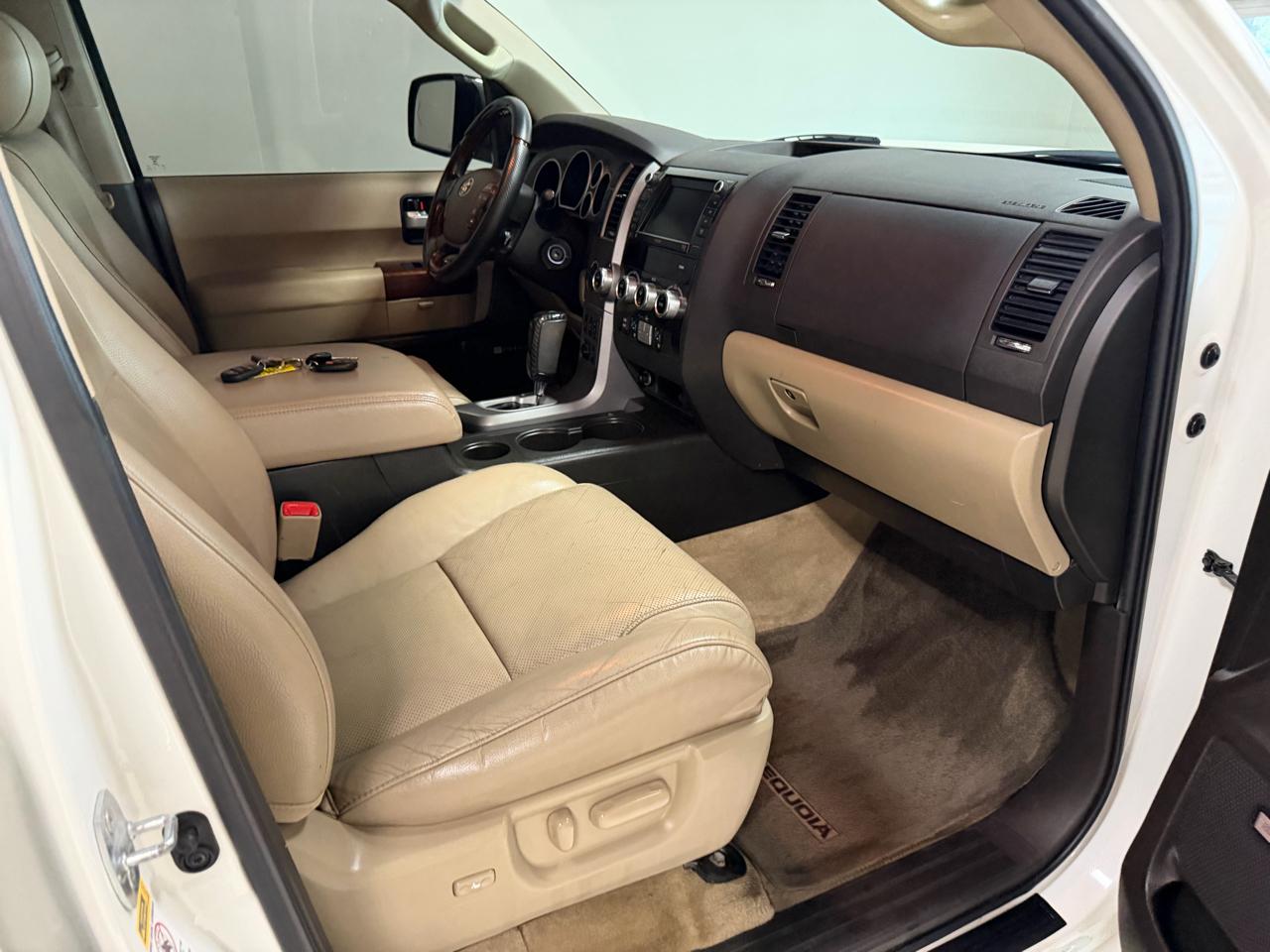 Toyota Sequoia 4WD LV8 FFV 6-Spd AT Platinum (Natl) 2011