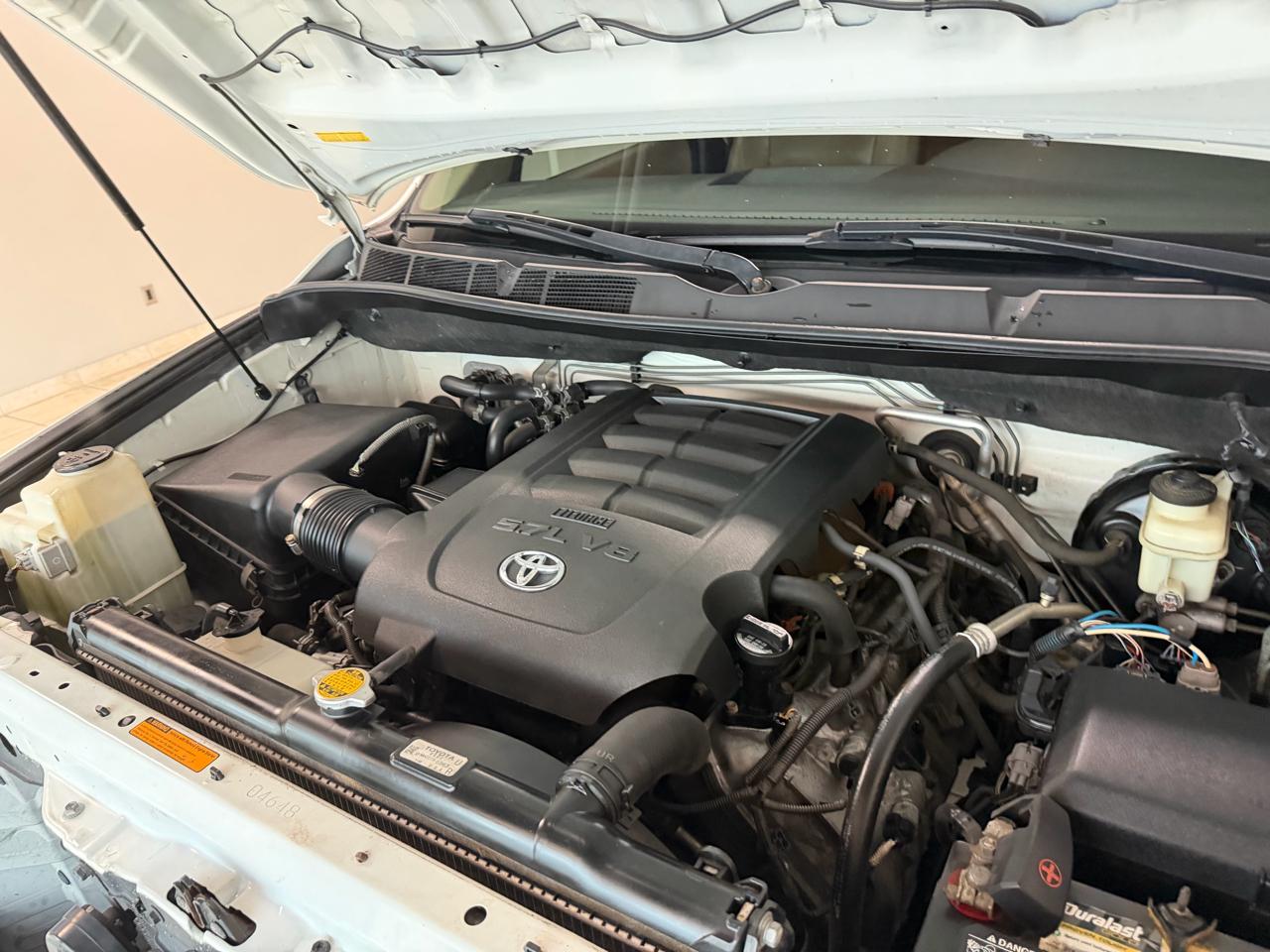 Toyota Sequoia 4WD LV8 FFV 6-Spd AT Platinum (Natl) 2011