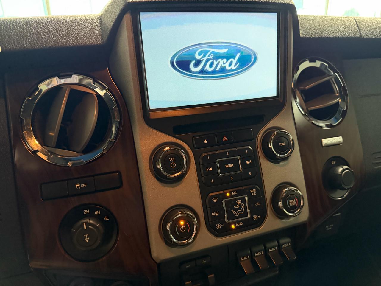Ford Super Duty F-250 SRW 4WD Crew Cab 172" Lariat 2015