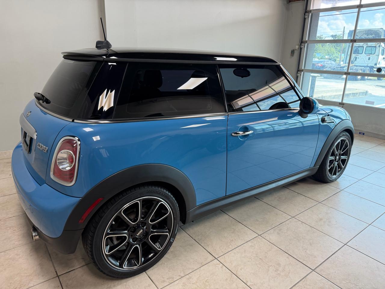MINI Cooper Hardtop 2dr Cpe 2012