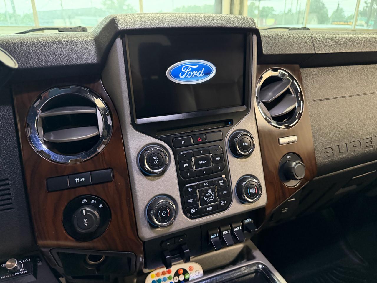 Ford Super Duty F-250 SRW 4WD Crew Cab 156" Lariat 2014