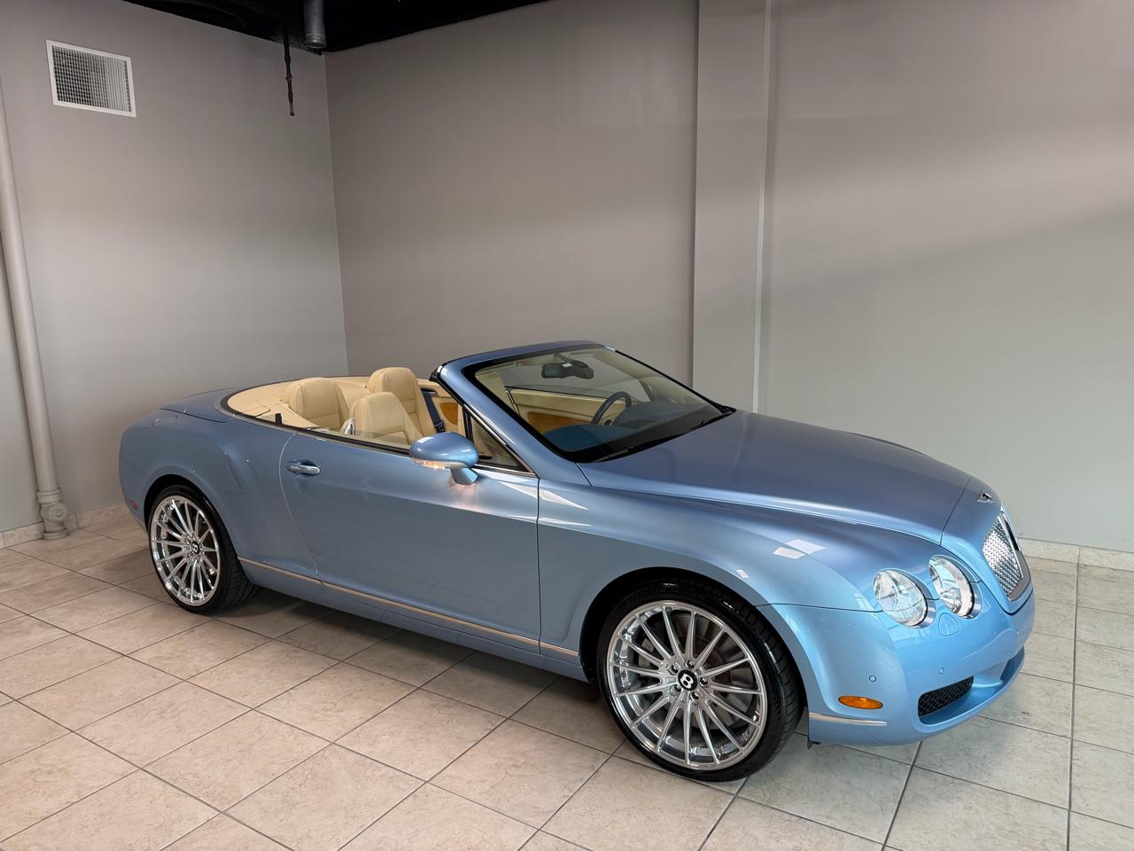 Bentley Continental GTC  2008