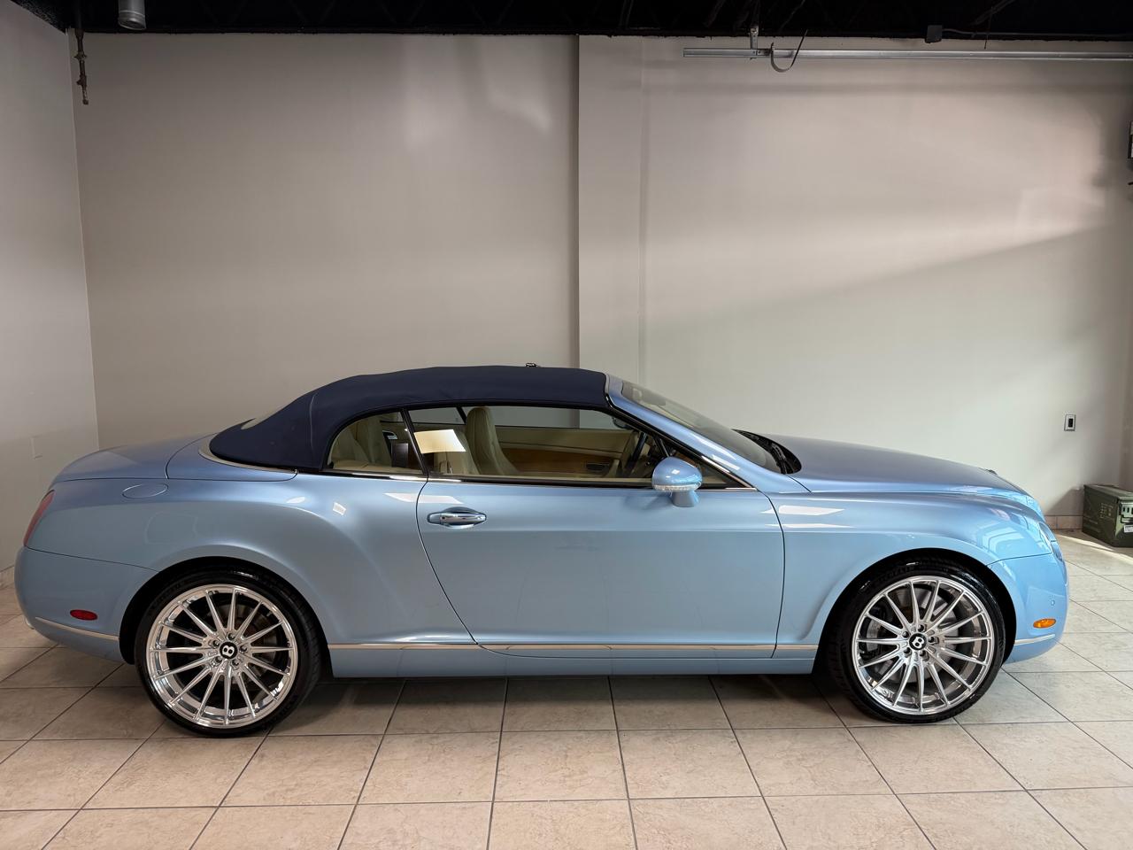 Bentley Continental GTC  2008