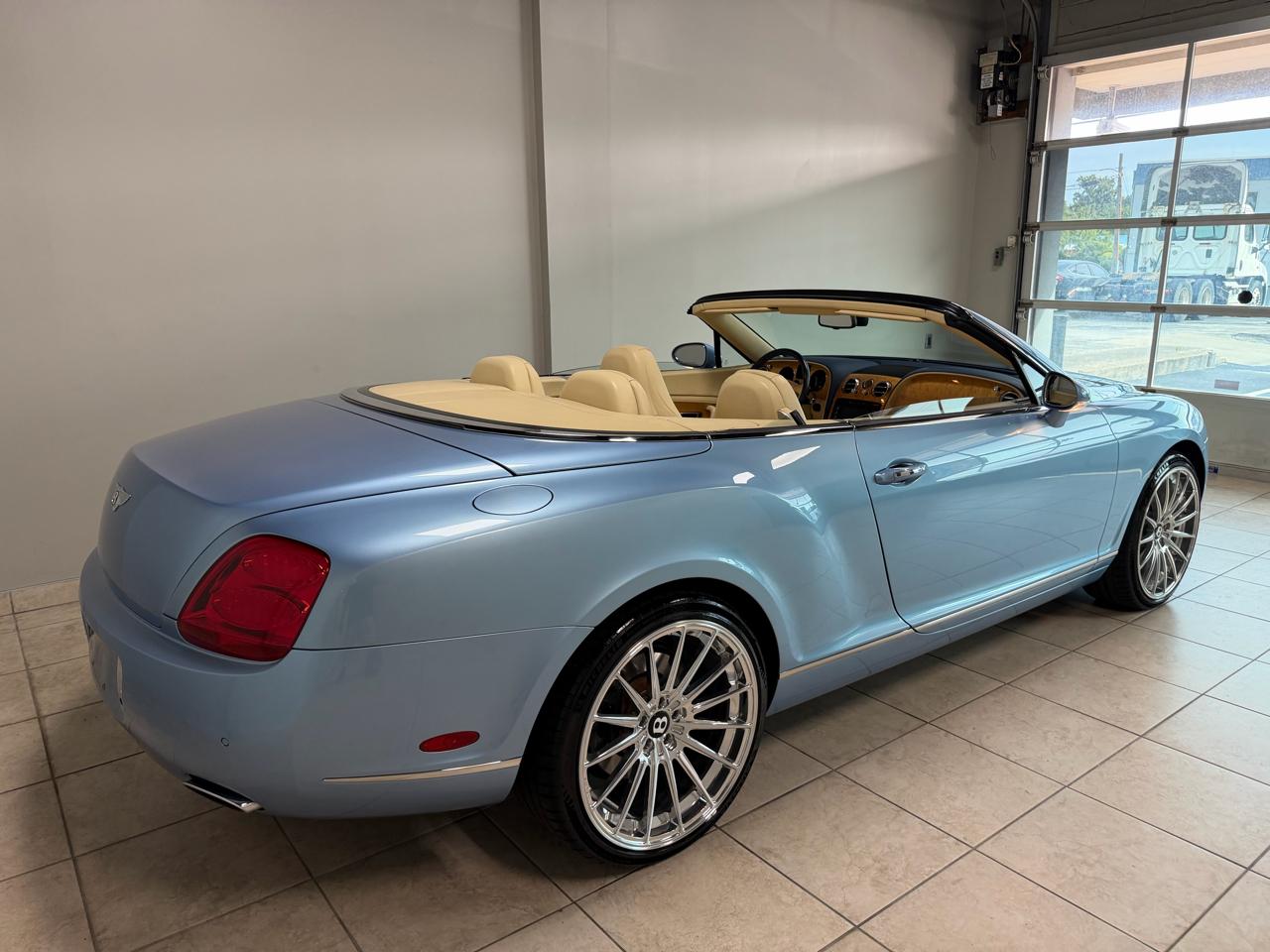 Bentley Continental GTC  2008