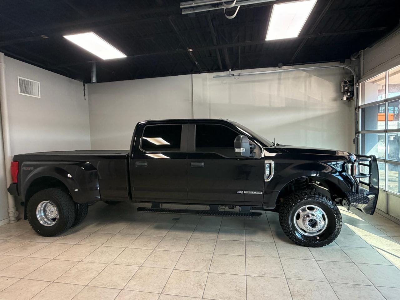 Ford Super Duty F-350 DRW XL 4WD Crew Cab 8' Box 2020