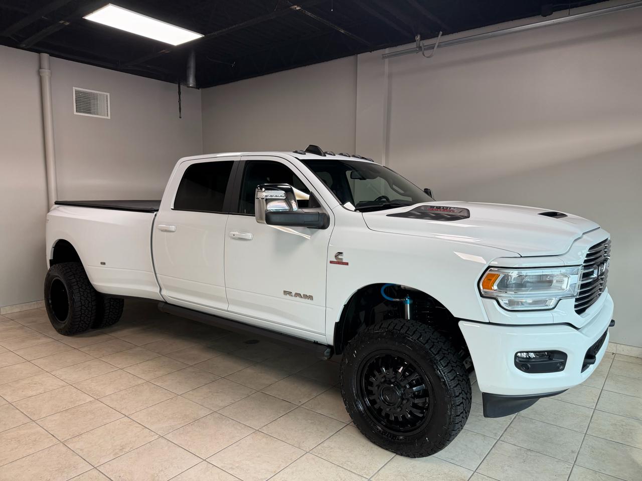 RAM 3500 Laramie 4x4 Crew Cab 8' Box 2023