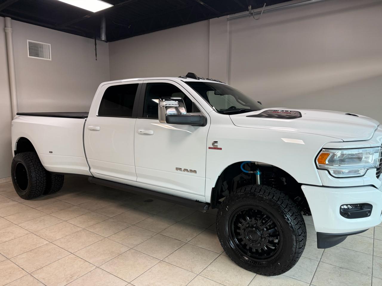 RAM 3500 Laramie 4x4 Crew Cab 8' Box 2023