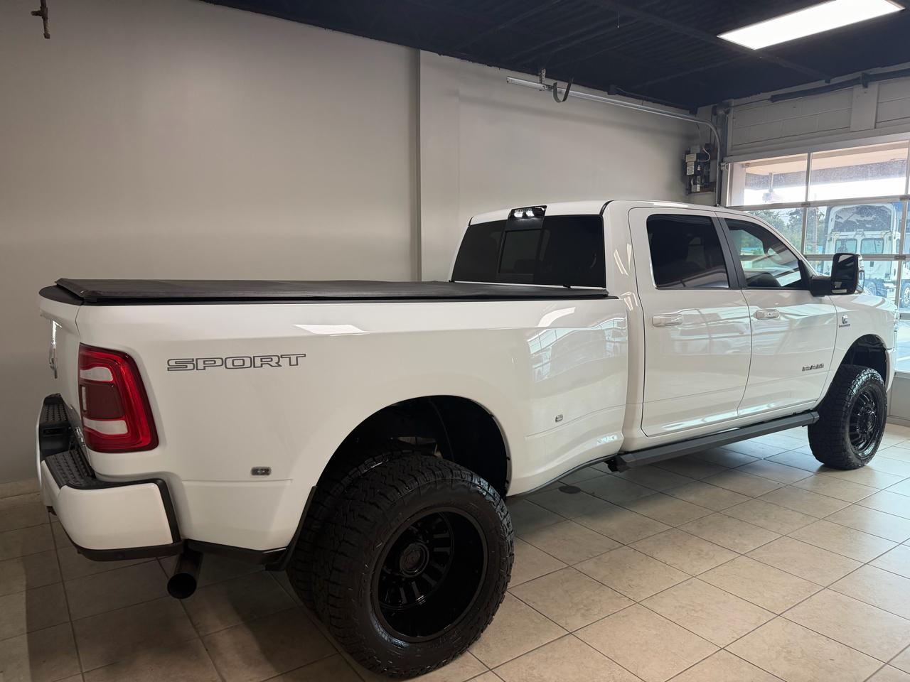 RAM 3500 Laramie 4x4 Crew Cab 8' Box 2023