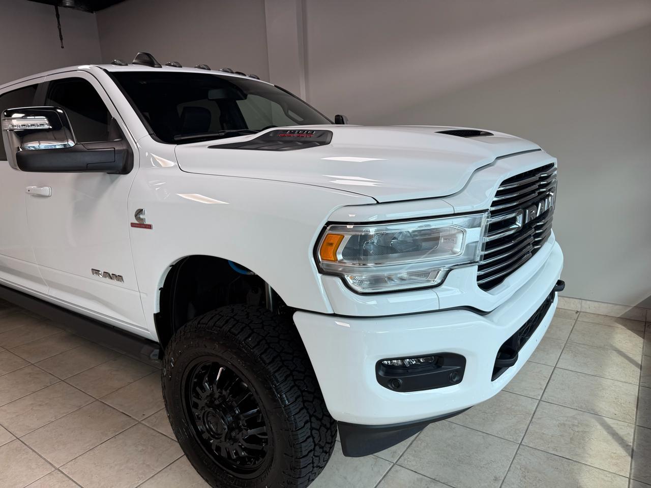 RAM 3500 Laramie 4x4 Crew Cab 8' Box 2023