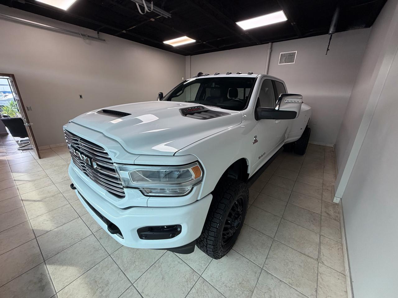 RAM 3500 Laramie 4x4 Crew Cab 8' Box 2023