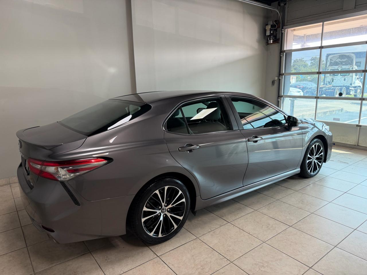 Toyota Camry 4dr Sdn I4 Auto SE (Natl) 2018