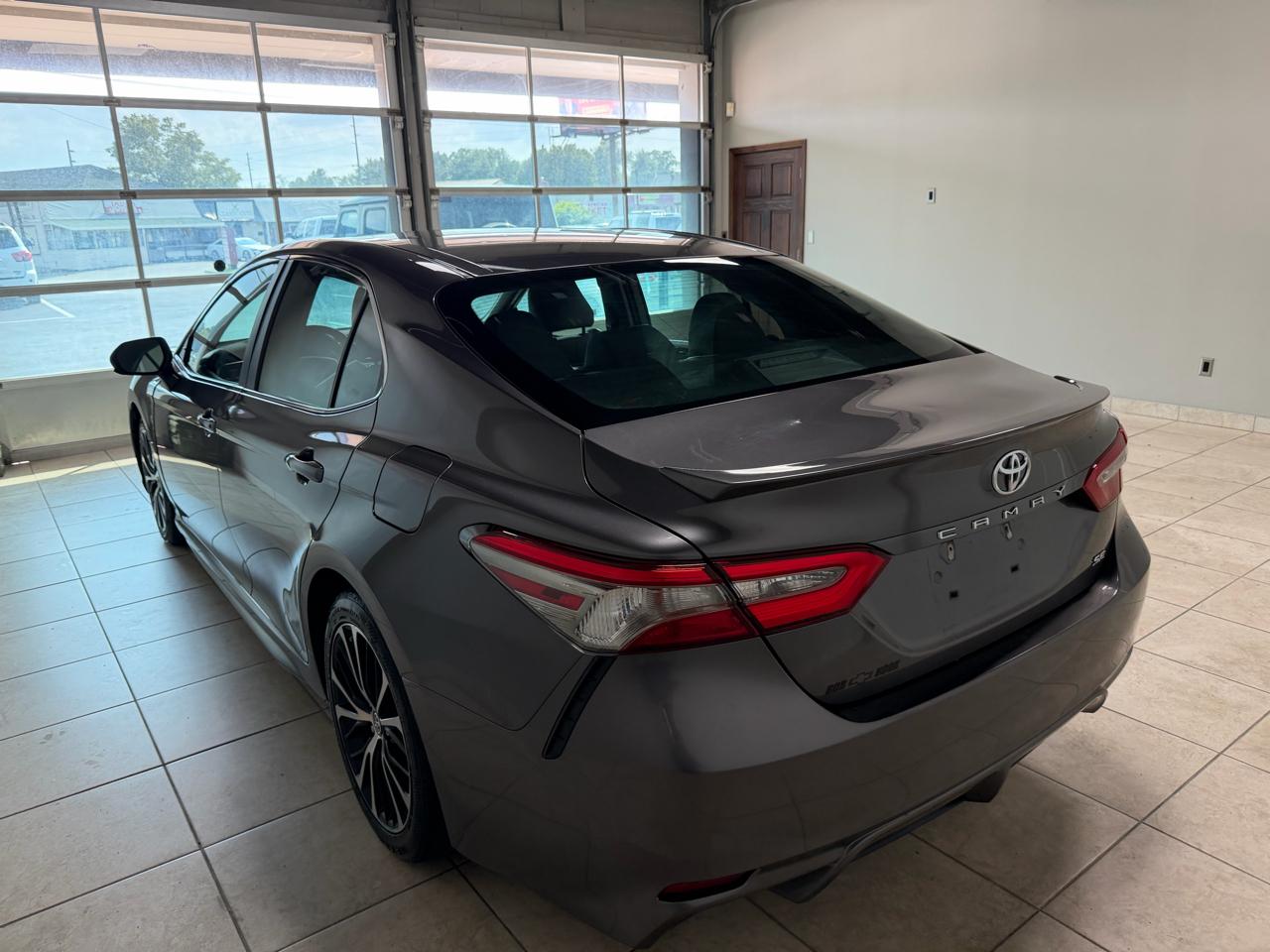 Toyota Camry 4dr Sdn I4 Auto SE (Natl) 2018
