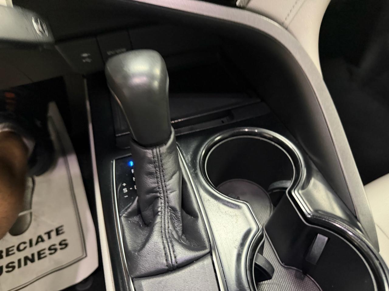 Toyota Camry 4dr Sdn I4 Auto SE (Natl) 2018