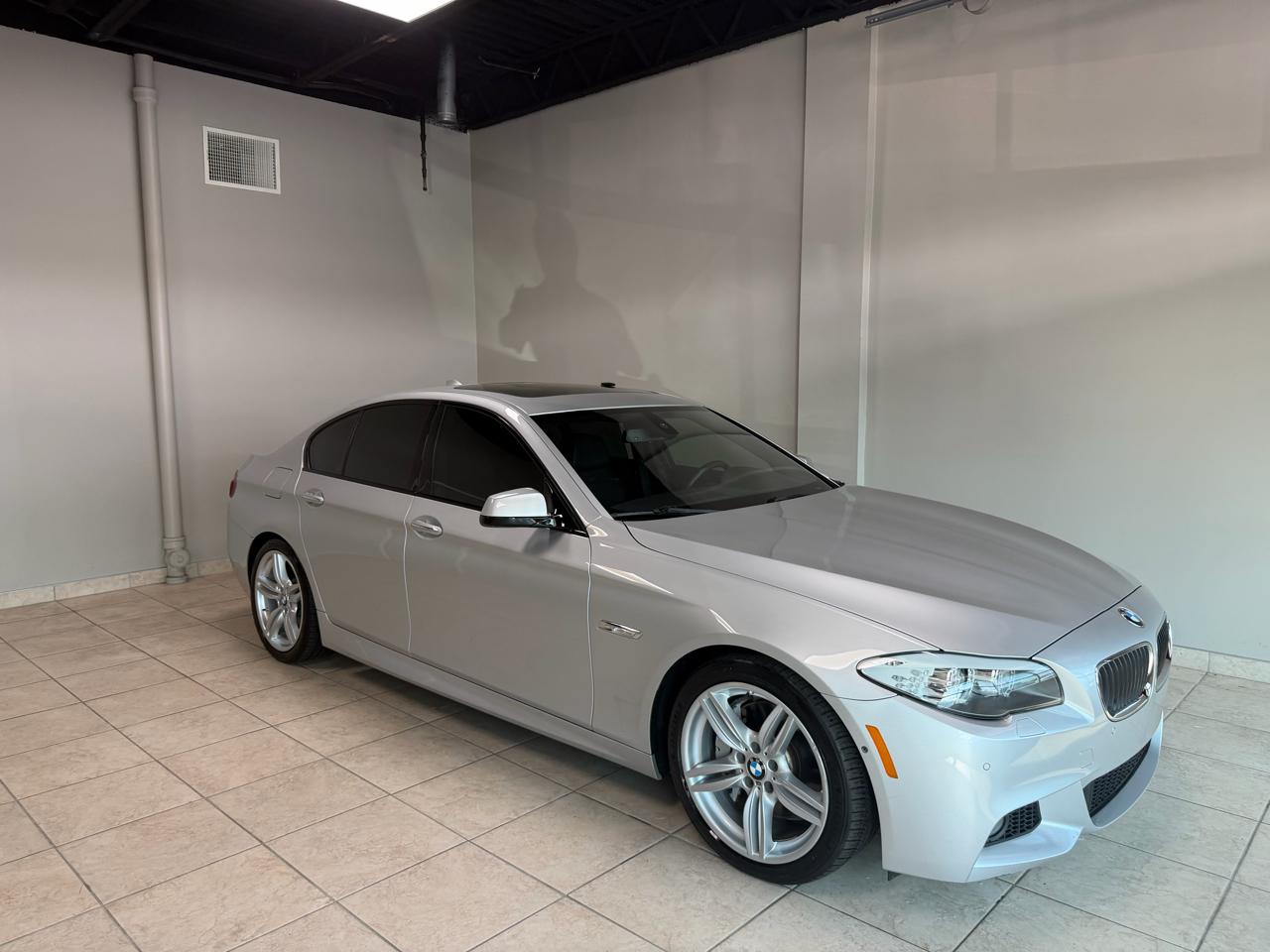 2012 BMW 5 Series 4dr Sdn 550i RWD