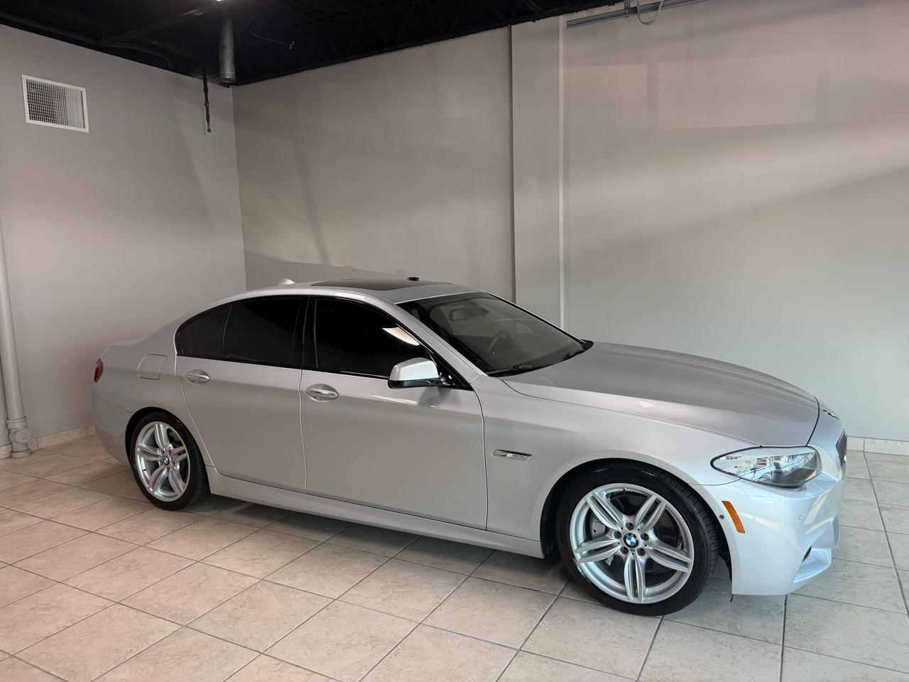 BMW 5 Series 4dr Sdn 550i RWD 2012