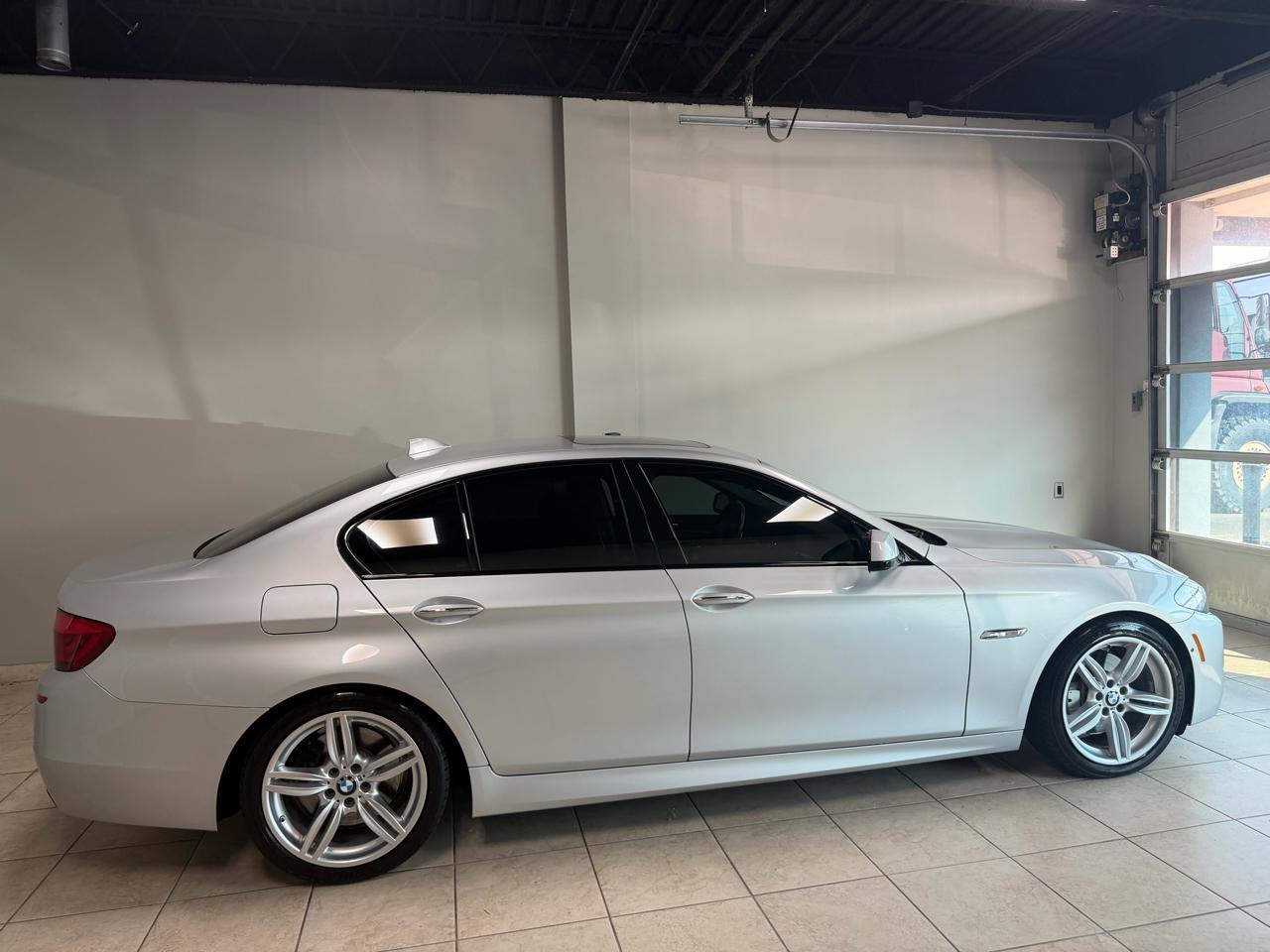 BMW 5 Series 4dr Sdn 550i RWD 2012