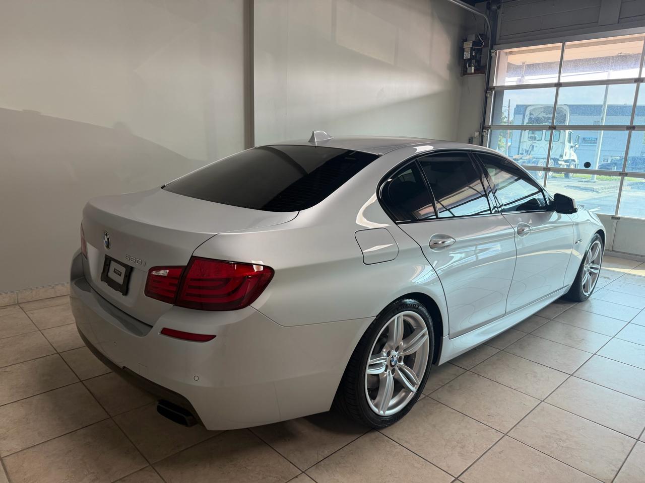 BMW 5 Series 4dr Sdn 550i RWD 2012