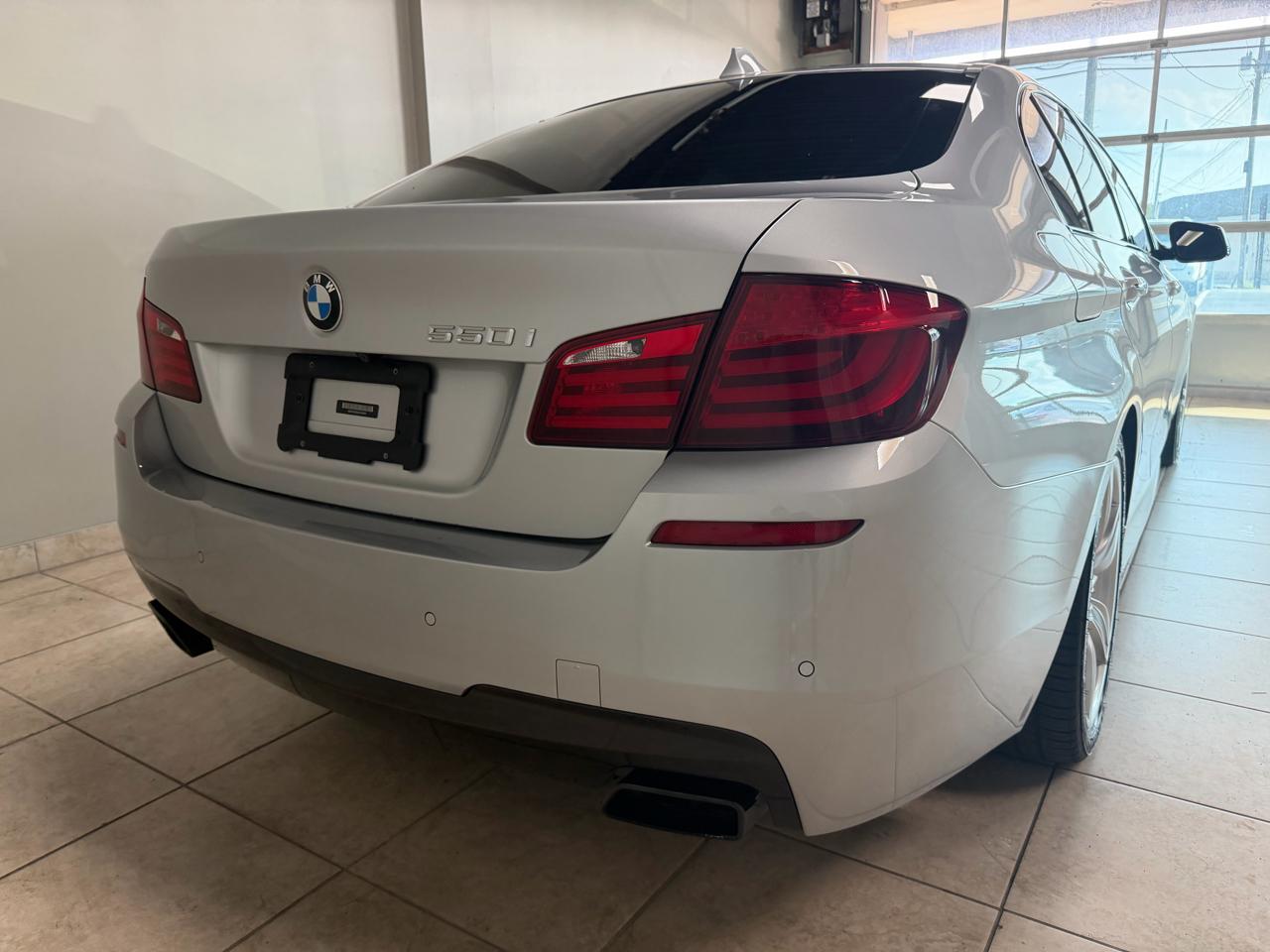 BMW 5 Series 4dr Sdn 550i RWD 2012