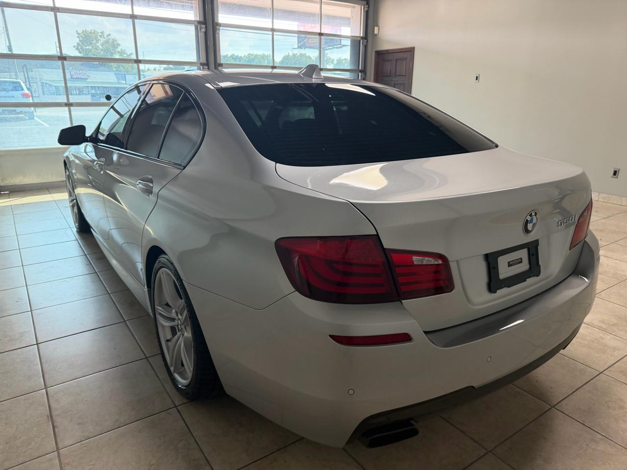 BMW 5 Series 4dr Sdn 550i RWD 2012