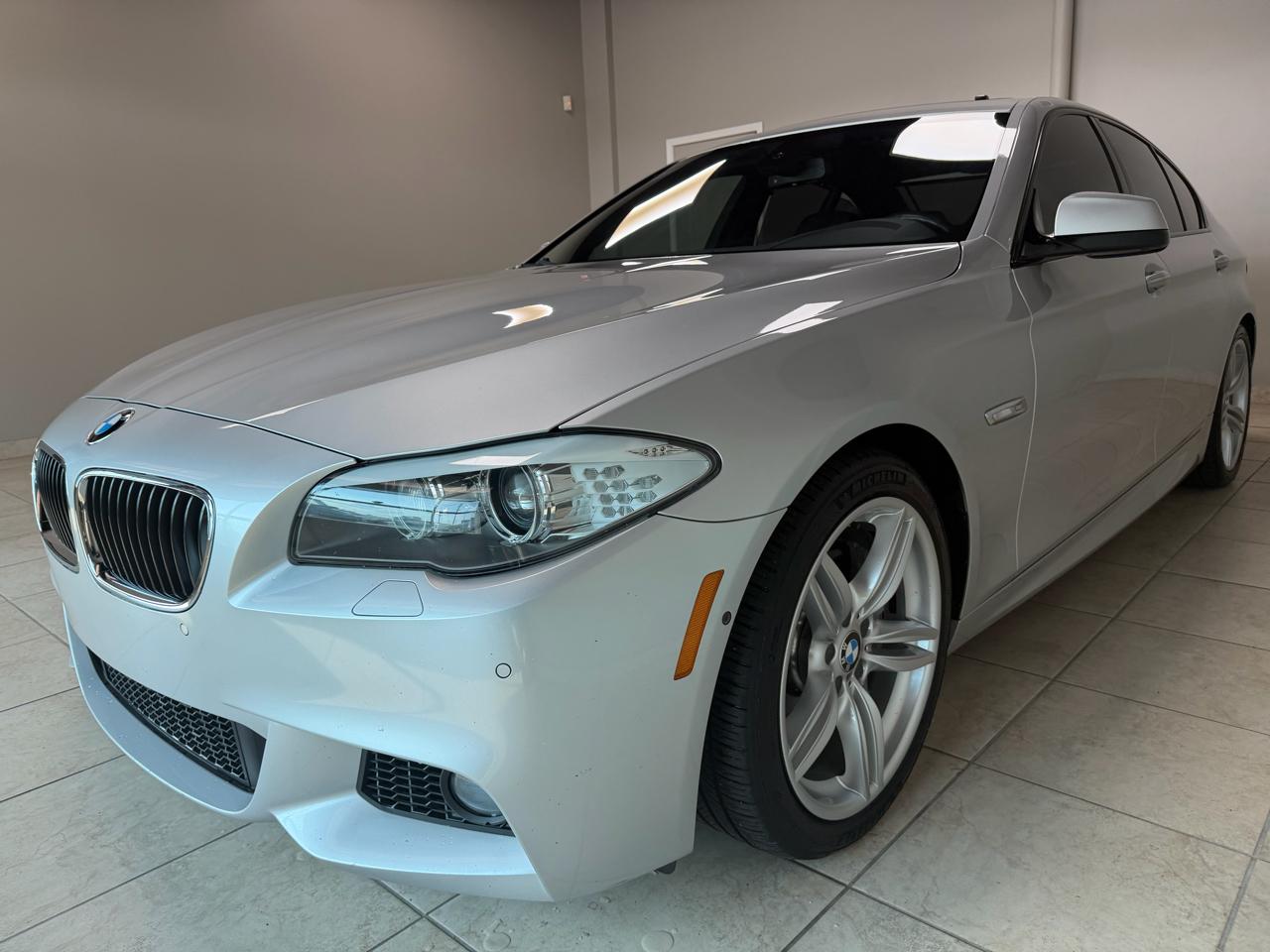 BMW 5 Series 4dr Sdn 550i RWD 2012