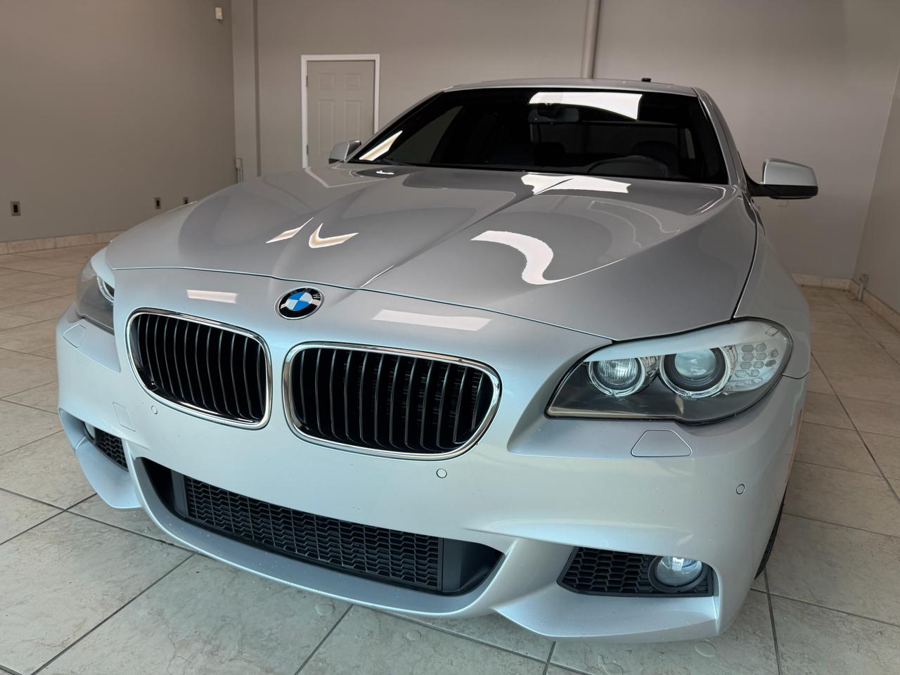 BMW 5 Series 4dr Sdn 550i RWD 2012