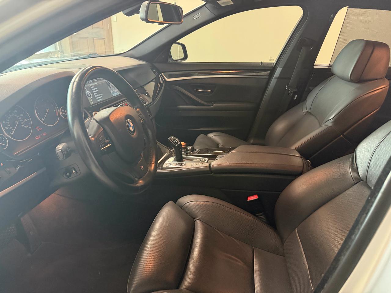 BMW 5 Series 4dr Sdn 550i RWD 2012