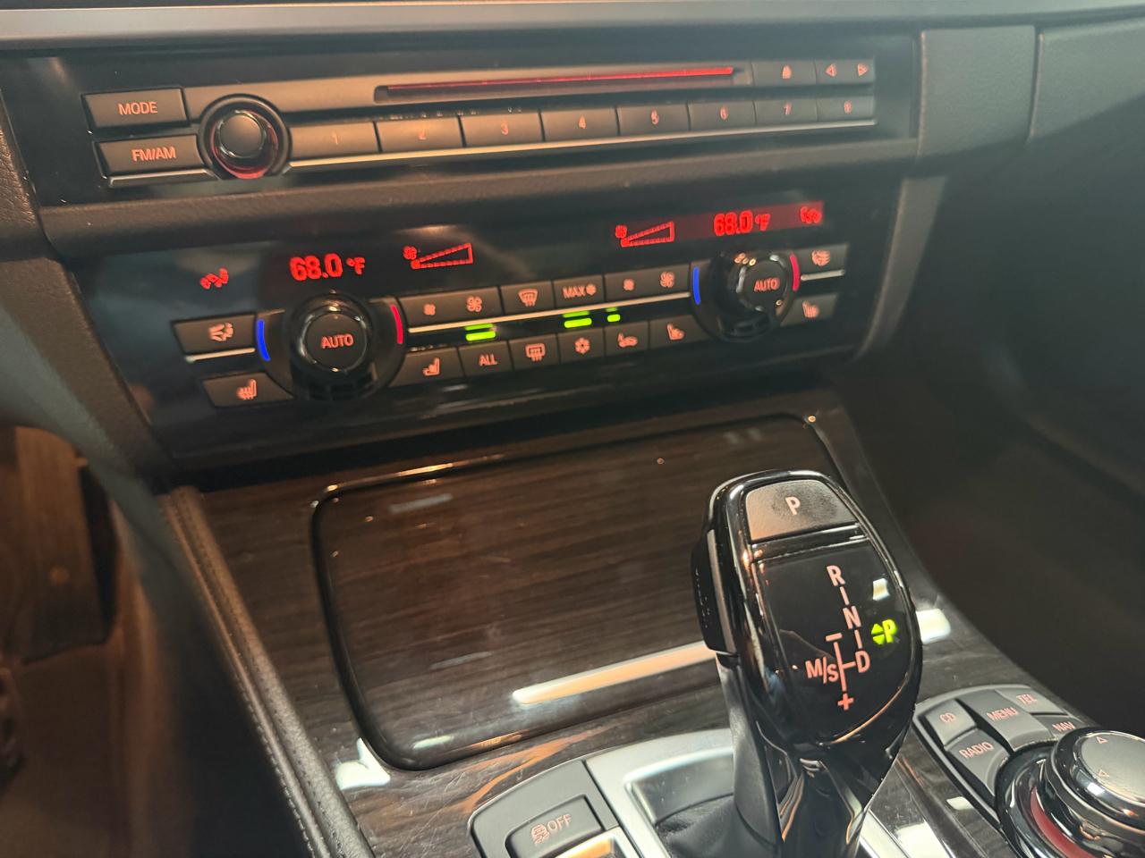 BMW 5 Series 4dr Sdn 550i RWD 2012
